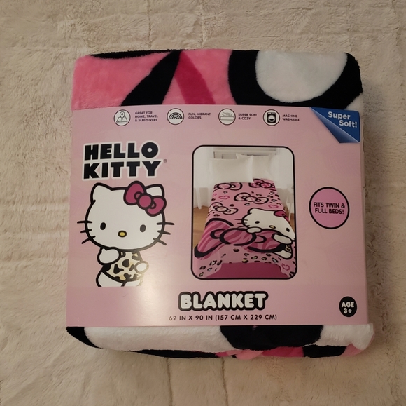 Brand New hello kitty blanket - Picture 1 of 2